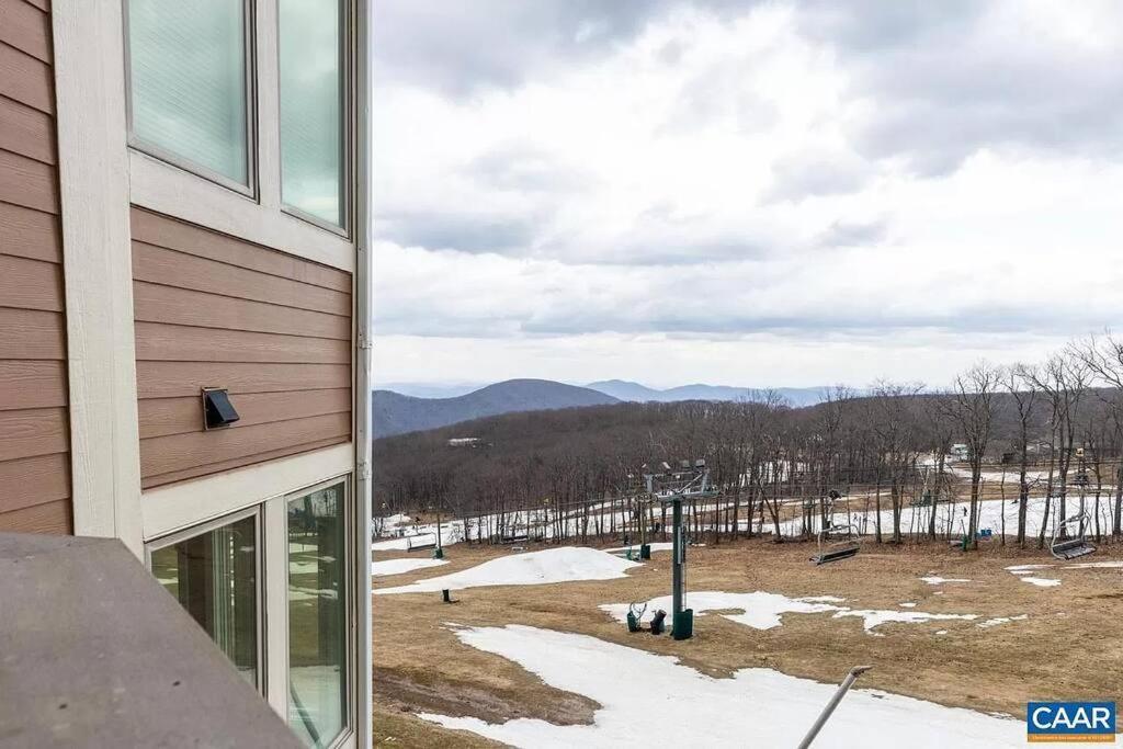Diamond Adventure Slope Side With Foosball And Arcade At Wintergreen Resort Экстерьер фото